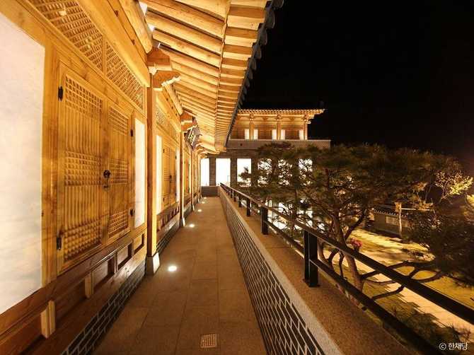 Experience Authentic Korean Royal Court - image 11