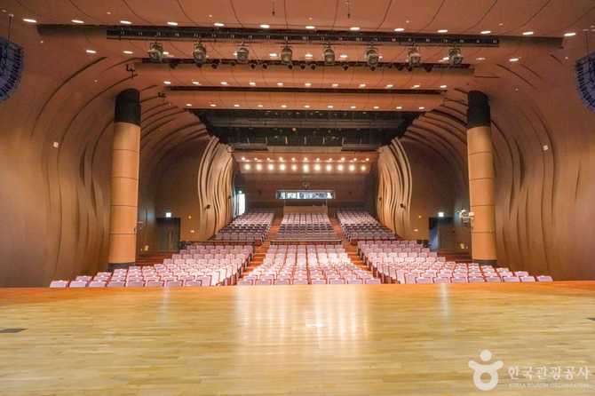 경남 창원 3·15 아트센터, 문화예술의 중심지 안내 4