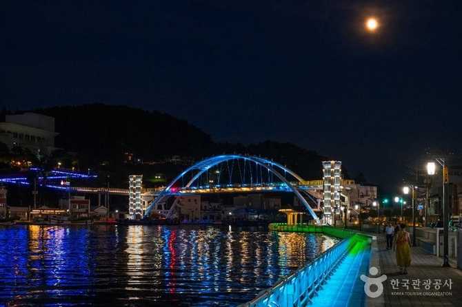 통영 강구안: 활기찬 항구와 관광 명소 소개 7