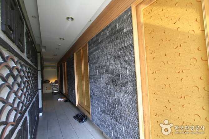 Traditional Korean Restaurant Near Daegu - image 4