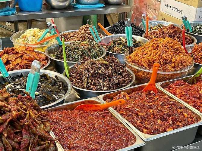 Discover Odong Traditional Market in - image 6