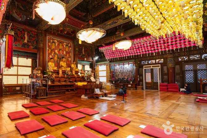 Visit Bongeunsa Temple in Seoul - image 5