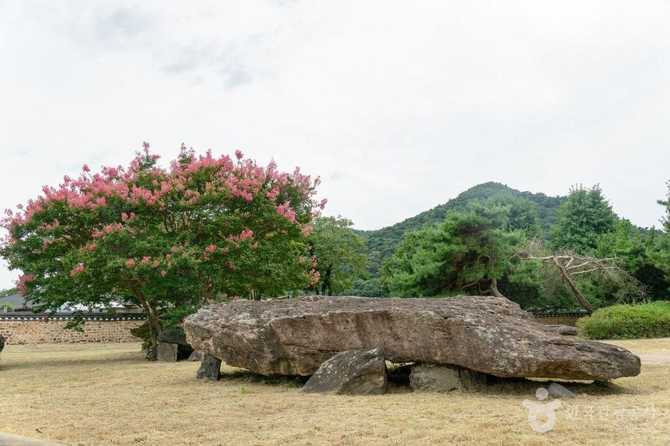 Discover the Bonan Guhamri Dolmen - image 7