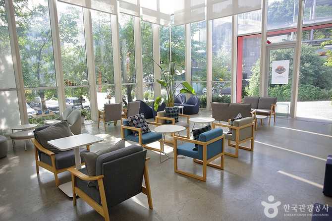 파주 헤이리 아트센터 화이트블럭, 예술과 문화의 공간 9