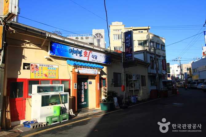 Top Seafood Restaurant Near Tongyeong - image 1