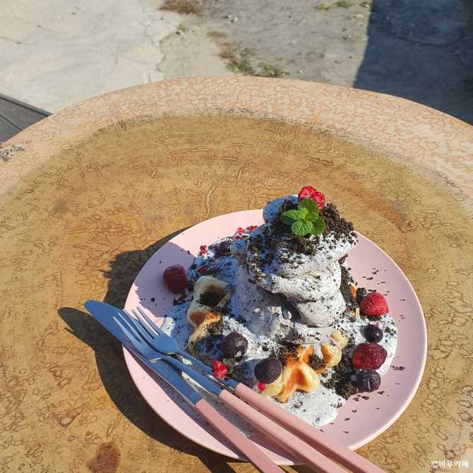 강릉 영진해변 카페 추천, 바우카페의 매력과 방문 팁 1