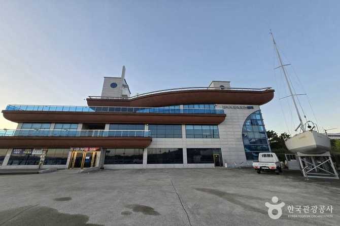 진해해양레포츠센터: 창원시 해양레저의 중심지와 체험 프로그램 안내