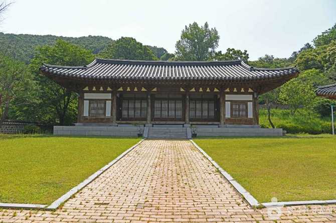공주 박동진판소리전수관: 전통 판소리 문화 체험과 교육의 중심지