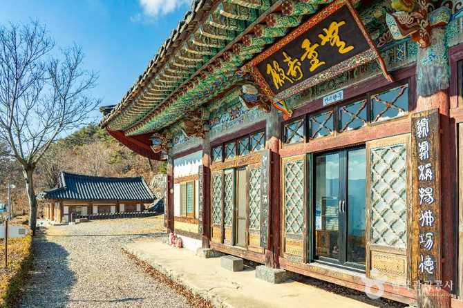 경상남도 함양 금대암, 역사와 문화유산이 살아있는 사찰 안내