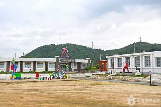 홍천 와동분교장, 문화예술공간으로 재탄생한 (구)주봉초 1
