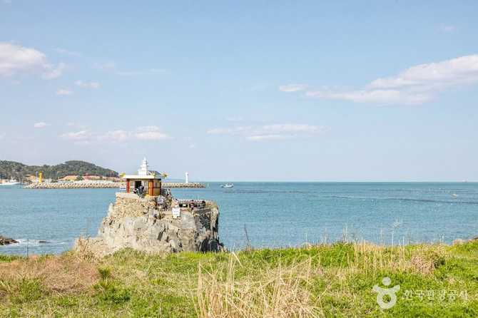 Explore Busan Osiria Coastal Walkway - image 5