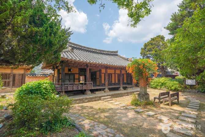 산청 남사리 이씨고가, 1700년대 전통 한옥의 아름다움과 역사적 가치