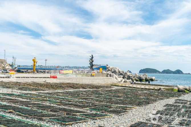 Discover Yeochamdong Beach - image 1