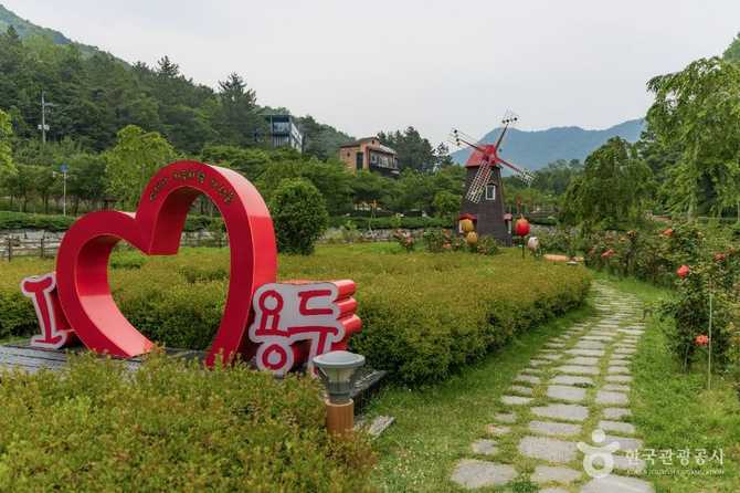 사천시 용두공원: 자연과 휴식을 동시에 누릴 수 있는 명소 1