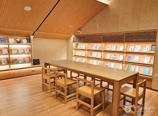 Discover Andong Jigwanseoga - image 1