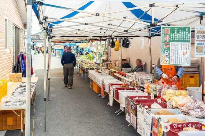 Visit Juchon Market in Yeongwol - image 5