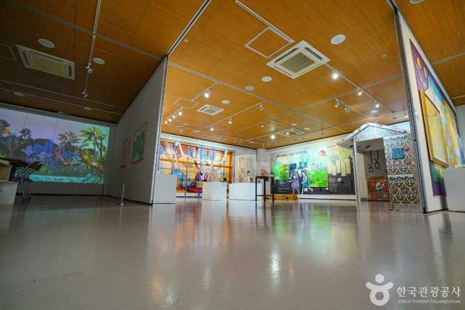 Hyangnam Cultural Arts Center - image 9