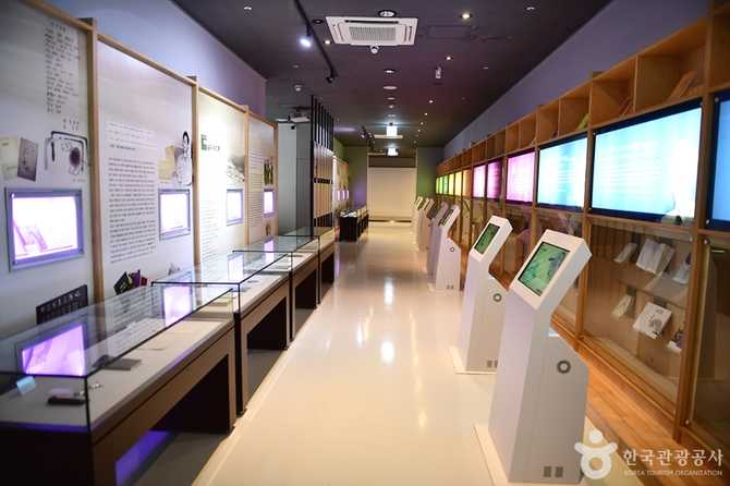 해남 땅끝순례문학관: 지역 문학사와 문화 체험의 명소 8