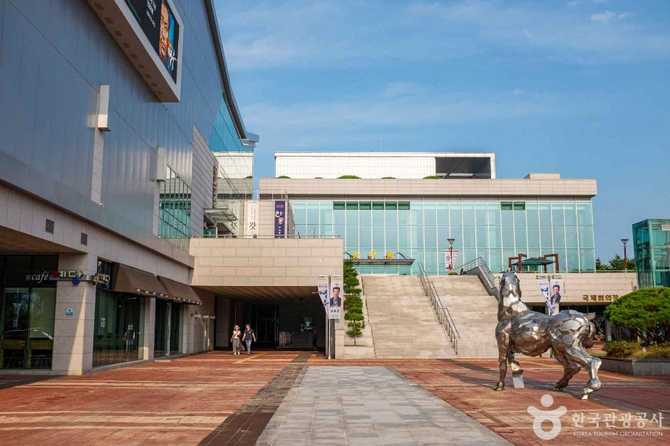 안동문화예술의전당: 지역 문화예술의 중심지와 공연시설 안내 2