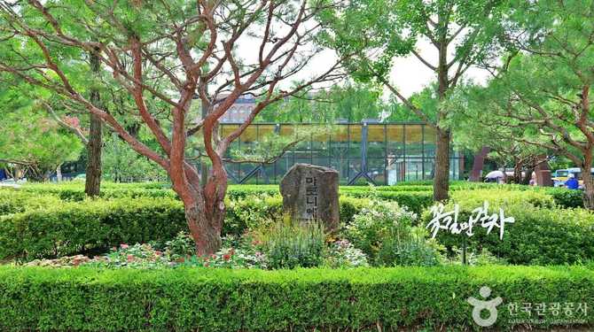 Discover 대학로 - image 1