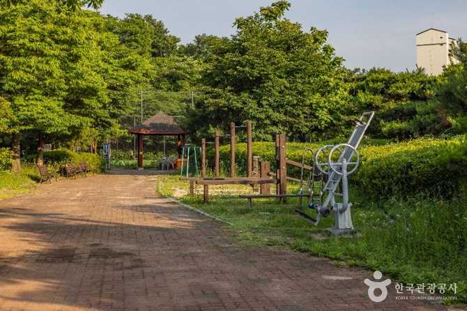 Visit Wonjaksan Sports Park in - image 2