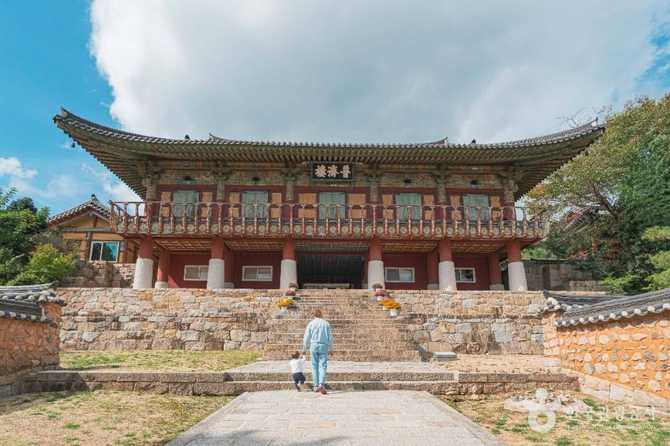 Busan Beomeosa Temple - image 2