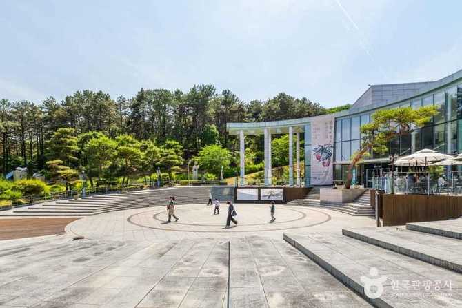 Experience Traditional Korean Art at - image 8