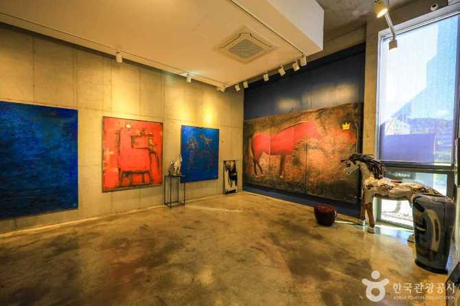 Gallery The Hwa - image 1