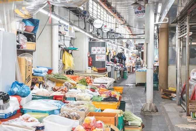 Explore Moseulpo Central Market - image 3