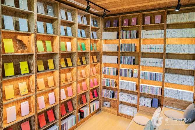 전주 학산숲속시집도서관: 자연과 문화가 어우러진 시 전문 도서관 안내 3