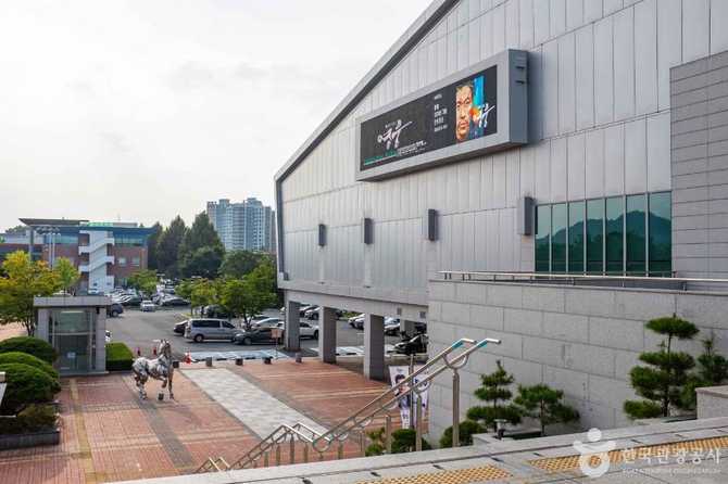 안동문화예술의전당: 지역 문화예술의 중심지와 공연시설 안내 3
