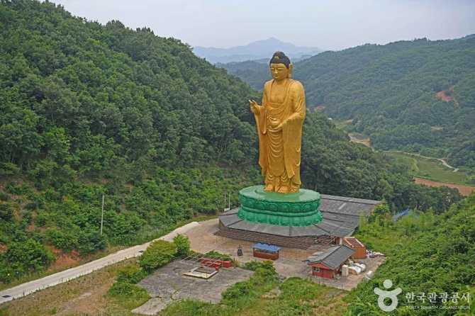 Discover Sunggongsa Temple - image 4