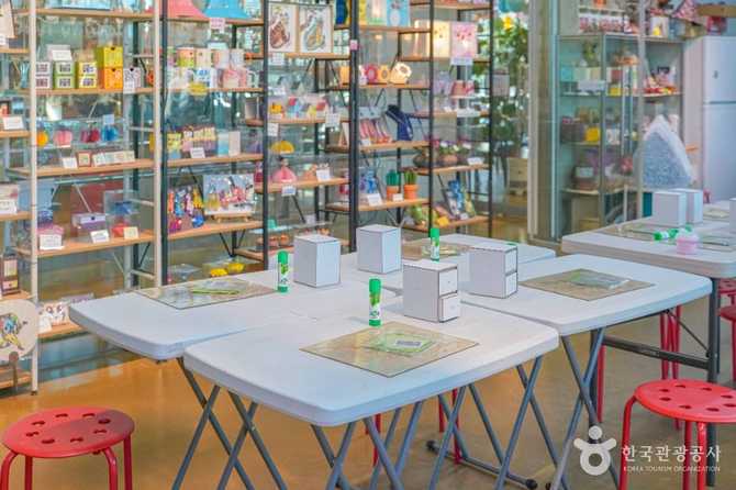 Discover Korea's First Paper Art - image 5