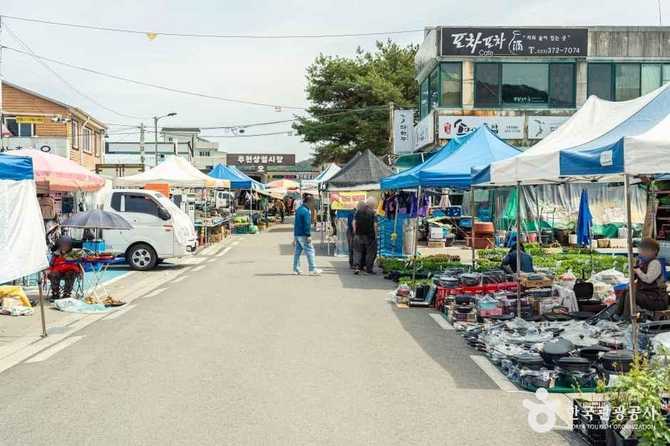 Visit Juchon Market in Yeongwol - image 3