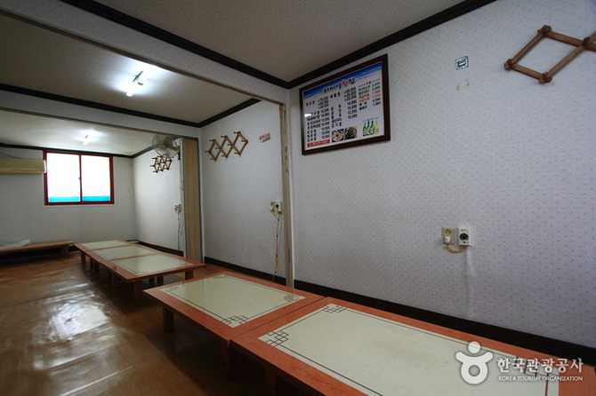 Top Seafood Restaurant Near Tongyeong - image 3