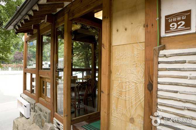 Experience Traditional Hanok Charm at - image 4