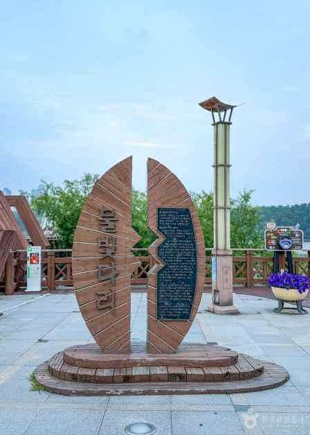 Discover Eunpyeong Water Light Bridge - image 9