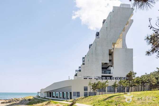 Explore Busan Osiria Coastal Walkway - image 18