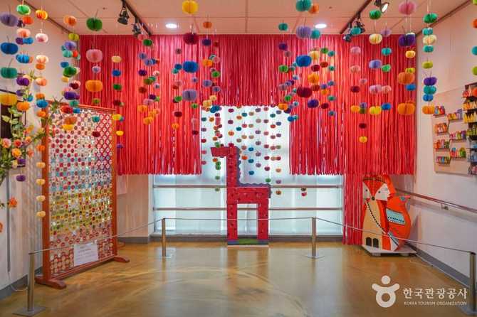 Discover Korea's First Paper Art - image 4