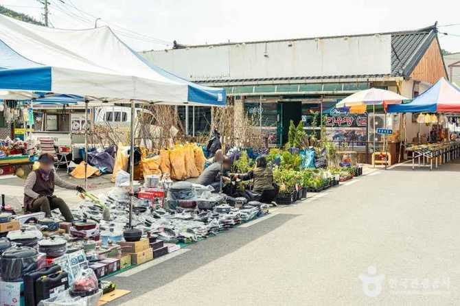 Visit Juchon Market in Yeongwol - image 6