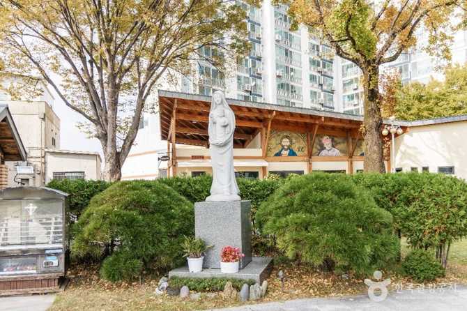 Discover Joglimdong Catholic Church in - image 5