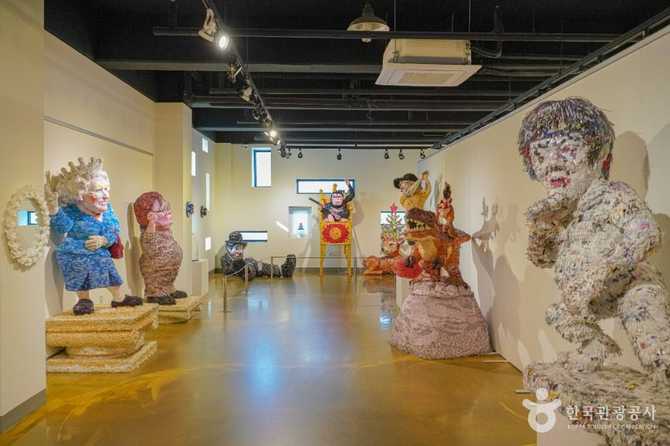 Discover Korea's First Paper Art - image 3