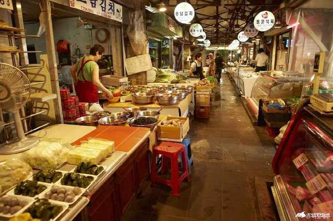 Explore Moseulpo Central Market - image 5