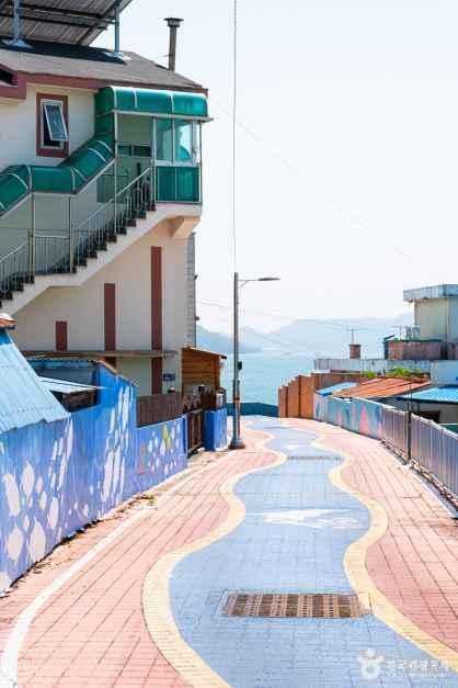 사천시 대방진굴항의 역사와 현재 모습 안내 9