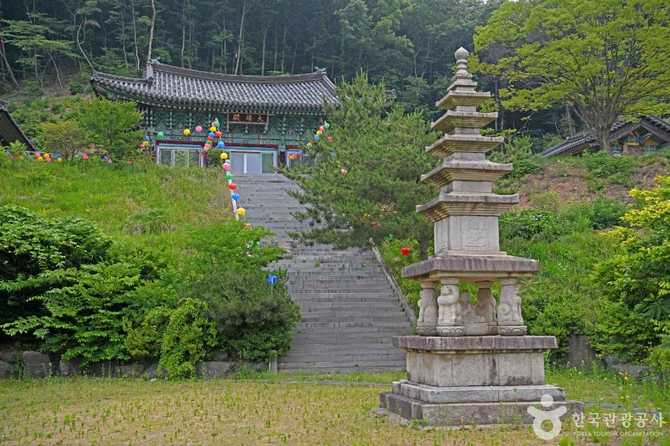 Discover Sunggongsa Temple - image 7