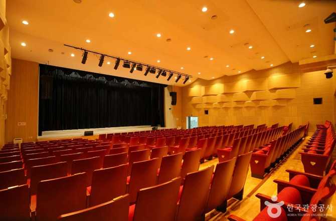 부산북구문화예술회관 정보와 공연시설 안내 6