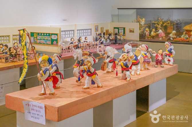 Discover Korea's First Paper Art - image 6