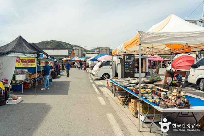 Visit Juchon Market in Yeongwol - image 8