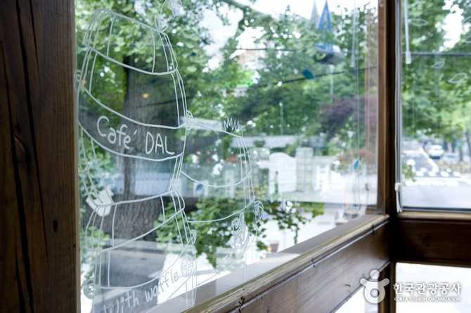 Experience Traditional Hanok Charm at - image 7