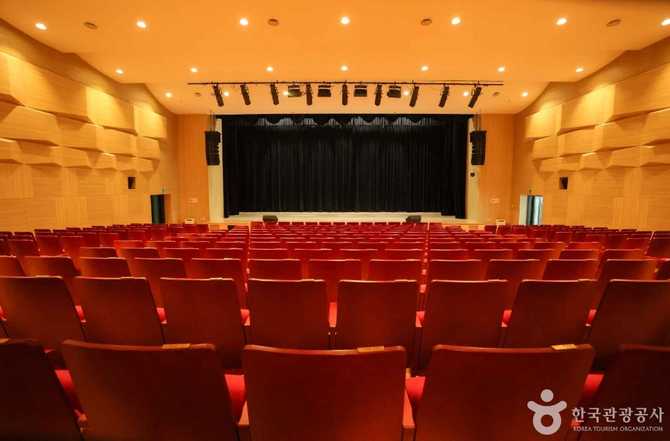 부산북구문화예술회관 정보와 공연시설 안내 7